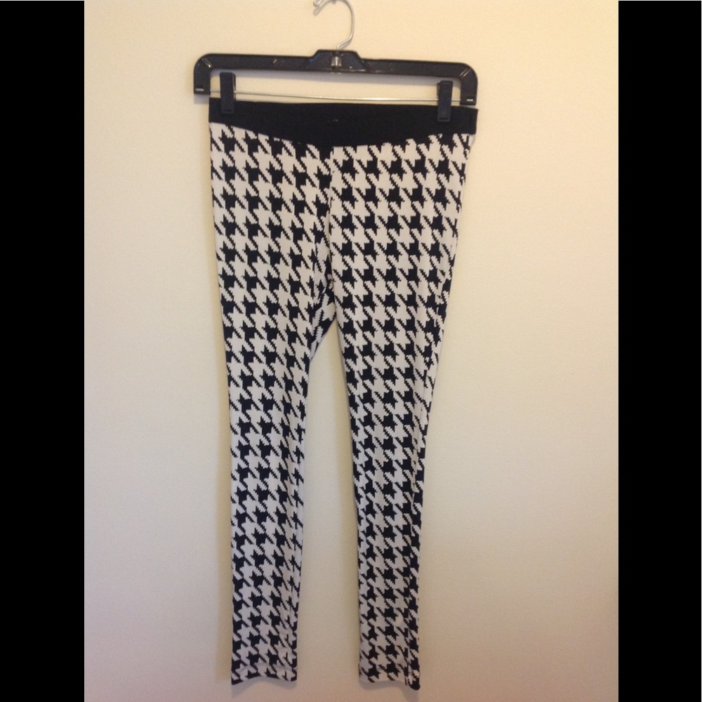 Bebe houndstooth legging